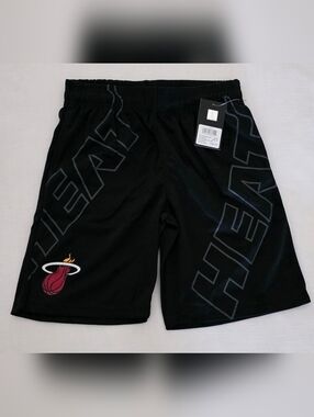 Youth Miami Heat Shorts Size L (14-16)